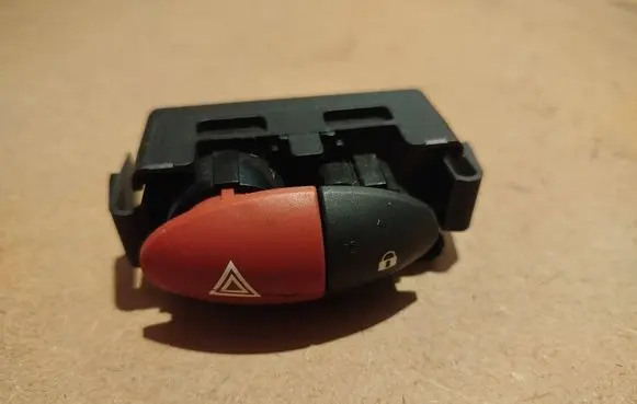 Renault Twingo II Hazard light switch 8200214896 8200483813 8200409382