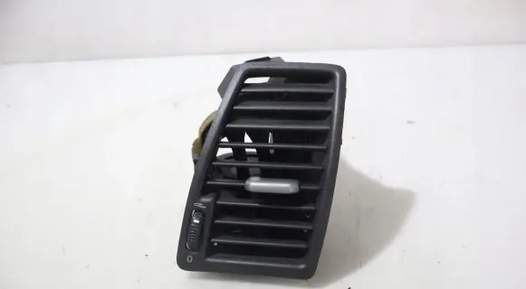 Volvo XC90 Dashboard side air vent grill/cover trim