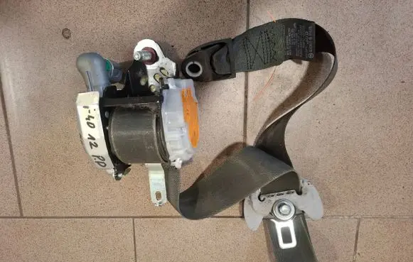 Hyundai i40 Front seatbelt 88820-3Z000