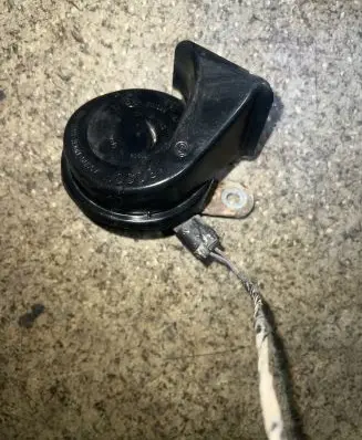 BMW 5 E39 Horn signal 703881157