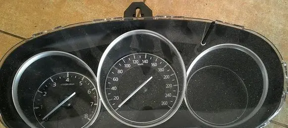 Speedometer (instrument cluster)