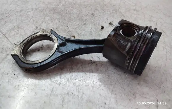 Mercedes-Benz E C207 W207 Piston with connecting rod 8370B