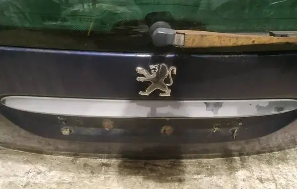 Peugeot 307 Trunk door license plate light bar 