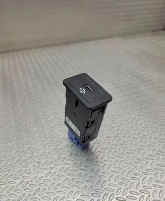 Mercedes-Benz A W177 USB socket connector A2478207302