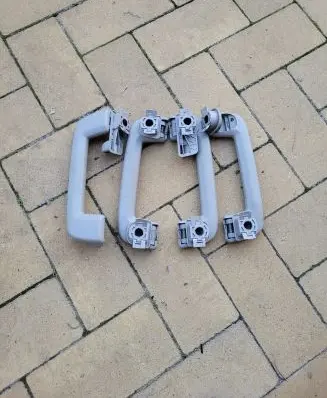 Volvo V60 A set of handles for the ceiling 