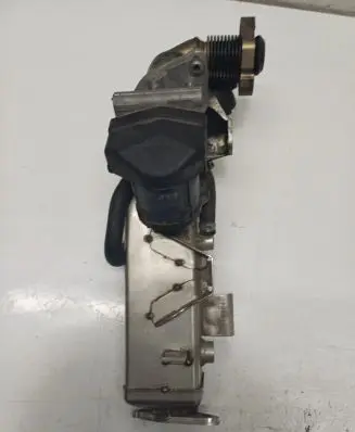 BMW 1 E82 E88 EGR valve cooler 781075108
