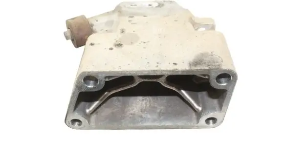 Lexus LS 460 - 600H Engine mounting bracket