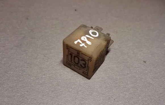 Volkswagen PASSAT B5 Other relay 357911253