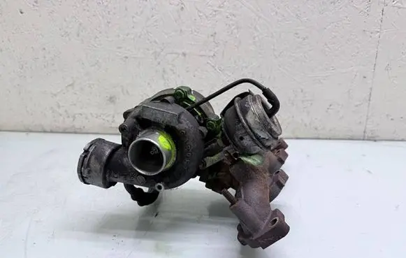 Audi A4 S4 B7 8E 8H Turbo 038145702G GT1748VA