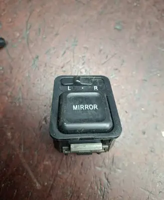 Wing mirror switch