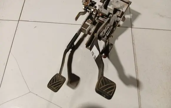 Suzuki Grand Vitara II Brake pedal 