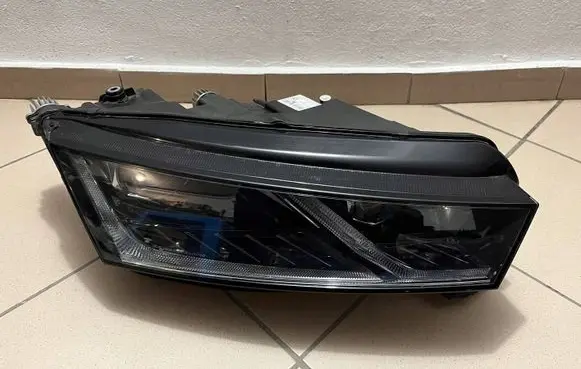 Skoda Octavia Mk4 Headlight/headlamp 5E4941018A