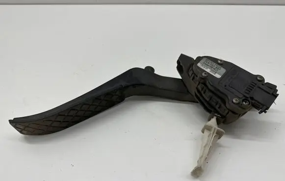 Volkswagen Touareg I Accelerator throttle pedal 7L6721507