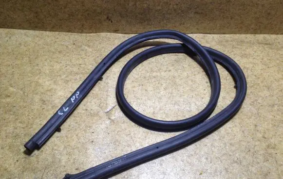 Mercedes-Benz CL C215 Rubber seal front coupe door A2157200654