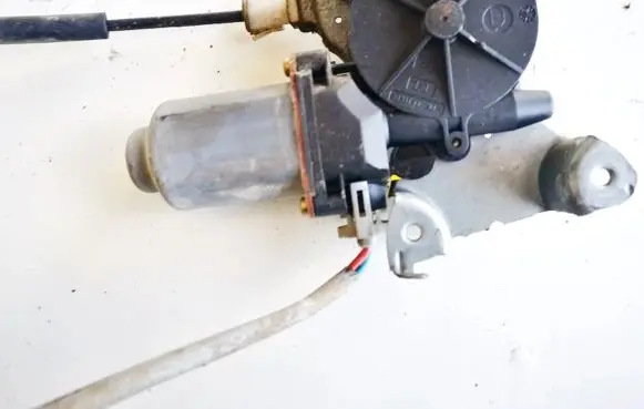 Nissan Almera N16 Front door window regulator motor 400600t4