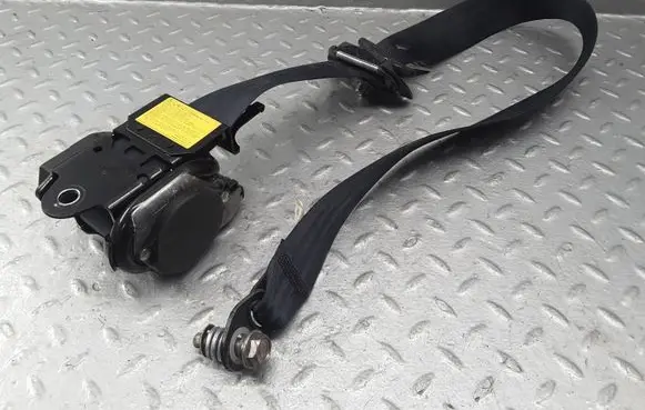 Mitsubishi Outlander Front seatbelt 7000B582