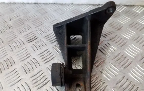 Suzuki Grand Vitara II Engine mounting bracket RD0143