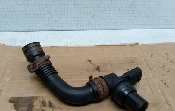 Volkswagen Transporter - Caravelle T5 Breather valve 037906391B 038103493AS