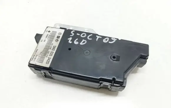 Skoda Octavia Mk2 (1Z) USB control unit 5N0035342D 1000001006 7669426422
