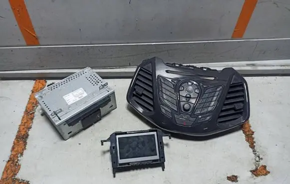 Ford Ecosport Radio/CD/DVD/GPS head unit DN1518C815PK