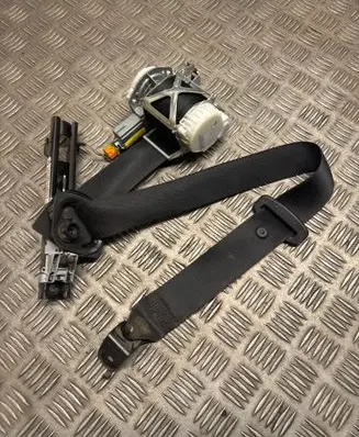 Mercedes-Benz E W212 Rear seatbelt 