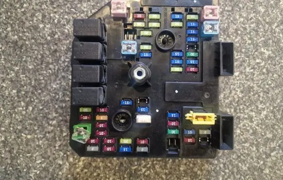 Chevrolet Captiva Fuse module