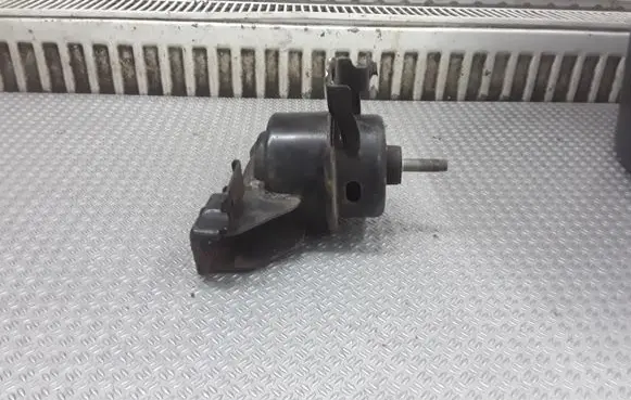 Engine mount bracket