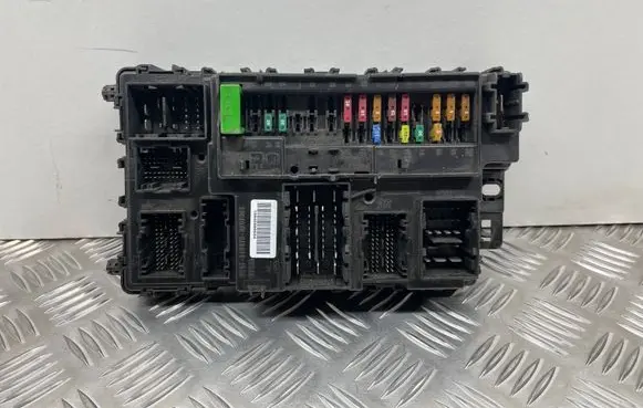 Ford Fusion II Fuse module DG9T15604DL DG9T15604