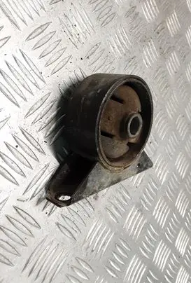 Mitsubishi Carisma Engine mount bracket