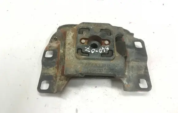 Volvo S40 Engine mount bracket