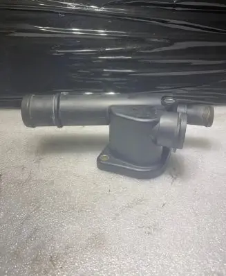 Volkswagen PASSAT B6 Engine coolant pipe/hose 038121132