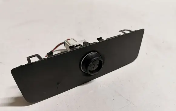 BMW X5 G05 12 V Socket (rear) 3364322 9399899