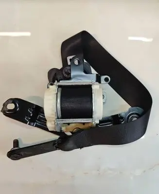 Rear seatbelt