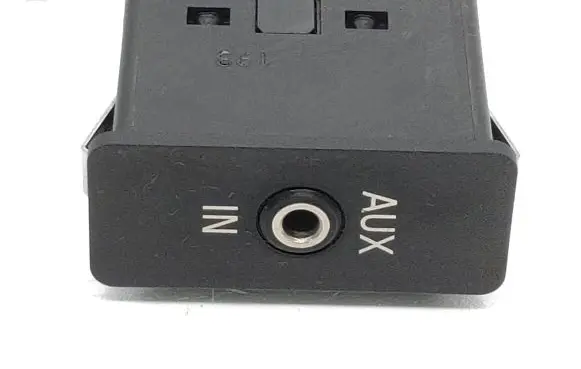 BMW 1 E81 E87 AUX in-socket connector 6930561 61316930561 6131693056103