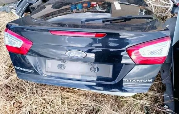 Ford Mondeo MK IV Tailgate/trunk/boot lid 040