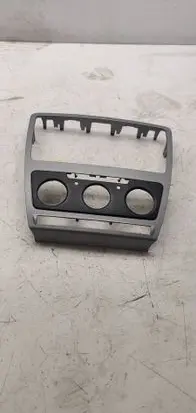 Skoda Octavia Mk2 (1Z) Radio/GPS head unit trim 1Z0858069