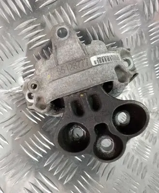Opel Mokka Engine mount bracket 95128777