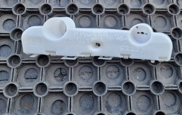 Nissan Navara D40 Front bumper mounting bracket 62223
