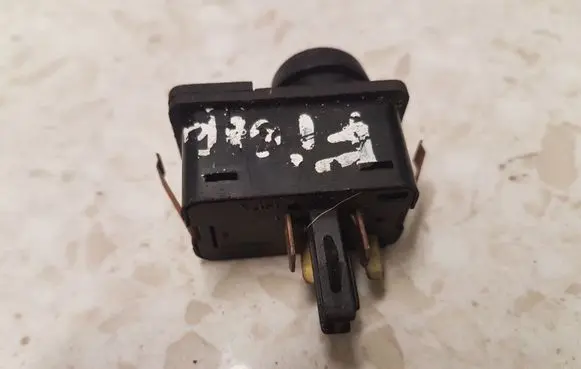 Ford Fiesta Windscreen/window heater switch B517X