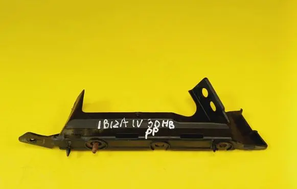 Seat Ibiza IV (6J,6P) Front bumper mounting bracket 6J0807184