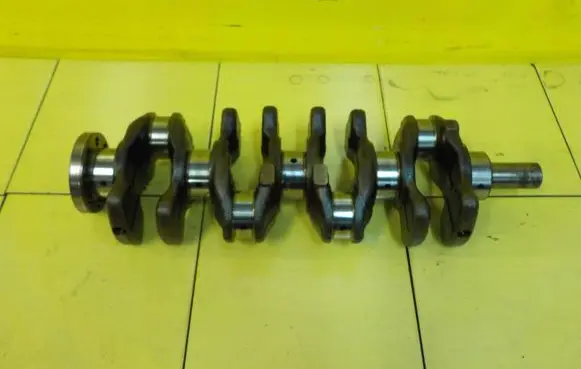 Toyota Avensis T270 Crankshaft NOMINALNY