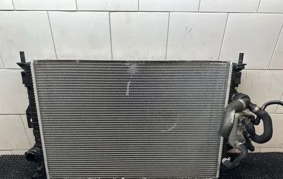 Volvo V40 Coolant radiator 31293689