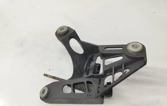 Volkswagen PASSAT B7 Gear shift cable bracket 1K0711789G