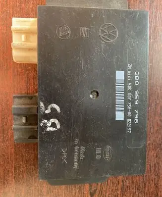 Volkswagen PASSAT B5 Comfort/convenience module 3B0959798