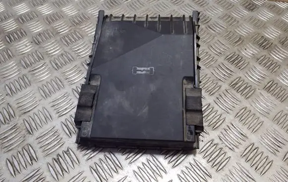 Volkswagen Caddy Fuse box cover 1K0937132F