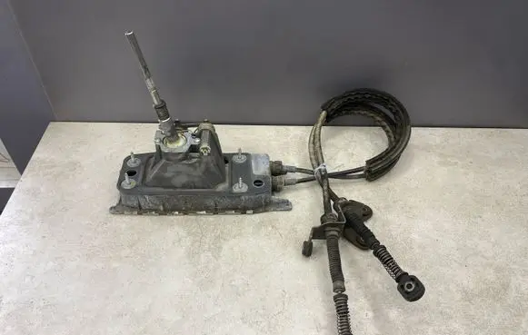 Volkswagen PASSAT B6 Gear shifter/selector 1K0711061A
