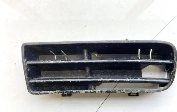 Volkswagen Golf IV Front bumper lower grill 1J0853665