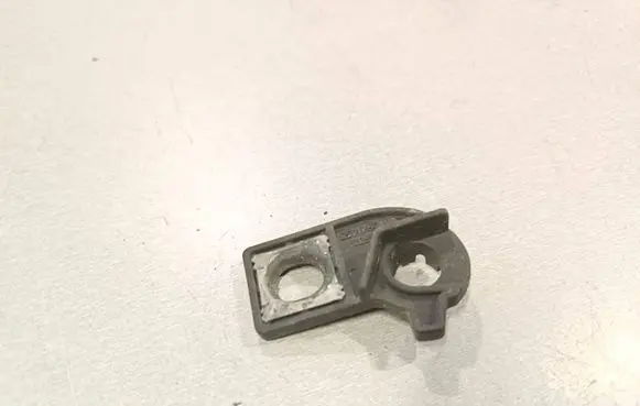 Headlight/headlamp mounting bracket