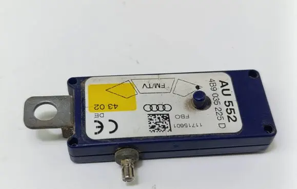 Audi A6 S6 C5 4B Aerial antenna amplifier 4B9035225D