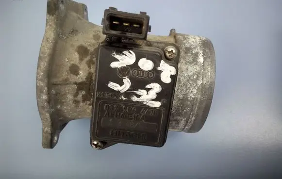 Audi A4 S4 B5 8D Mass air flow meter 037906461B